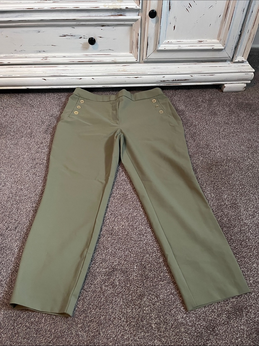 Ladies Olive Green Straight- Leg Capris